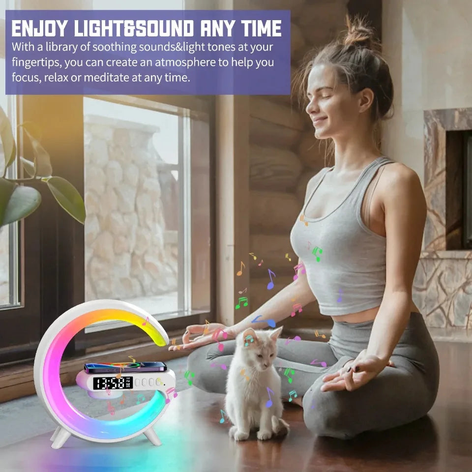 Cargador Inalámbrico 6 en 1 con Altavoz Bluetooth, Reloj Despertador, Carga Rápida 15W, 9 Modos RGB, Lámpara de Noche para Dormitorio, Hogar y Oficina